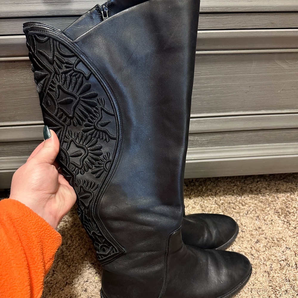 GIANNI BINI Embroidered Black Leather Knee High Boots Women’s 8.5 WIDE CALF